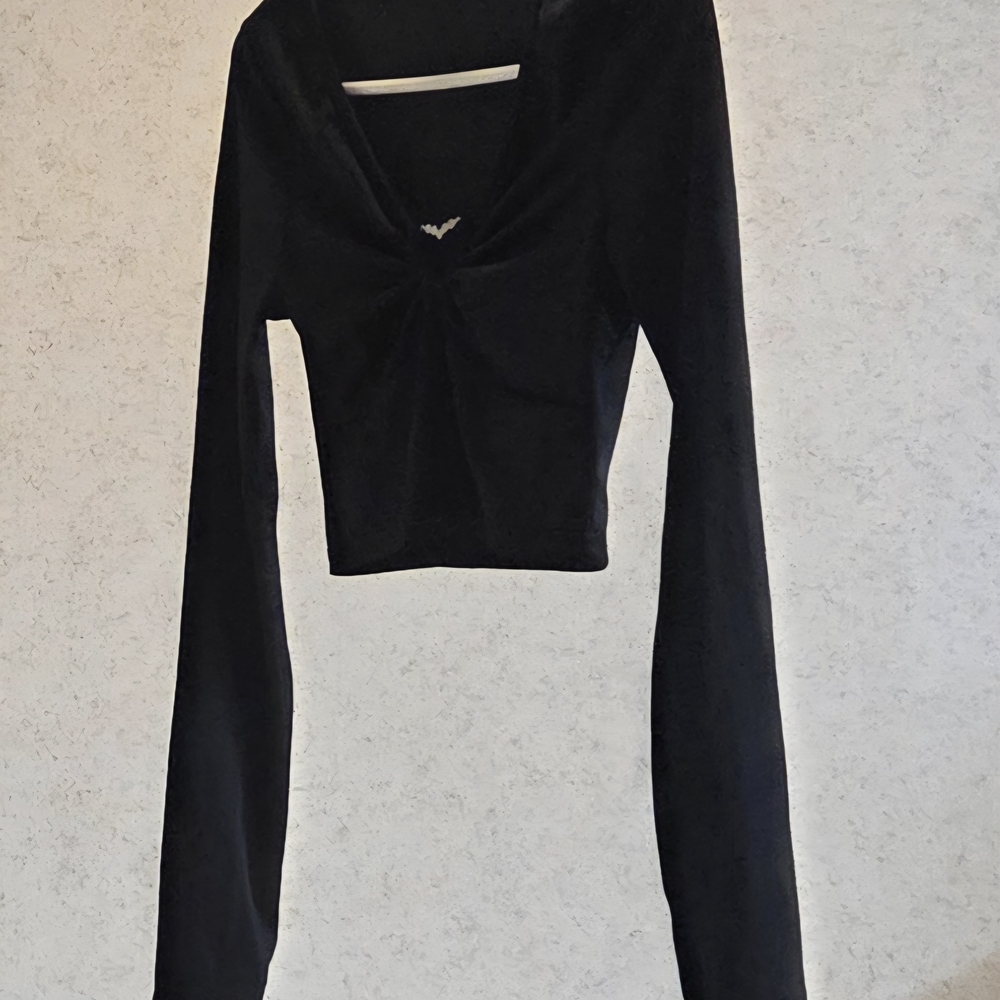 Black Long Sleeve Crop Top Womens Size S Heart With Gem Detail In Center